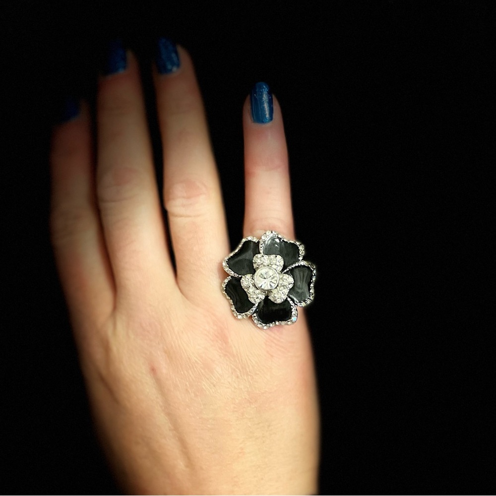 Lia Sophia Elegant Black and Silver Floral Ring - Picture 6 of 7